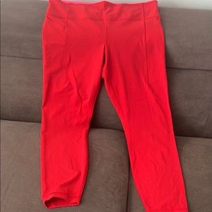 Salutation leggings with pockets